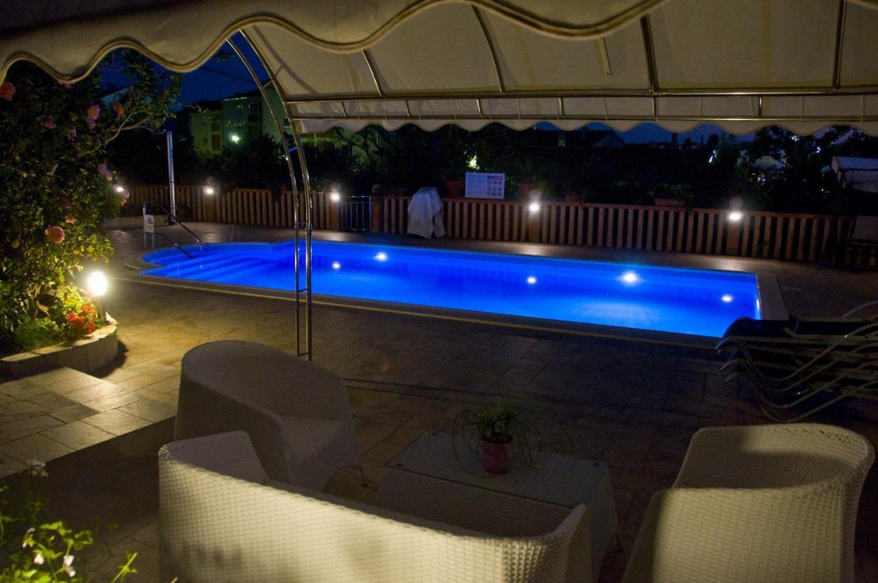 Apartments Bene Banjol Екстер'єр фото