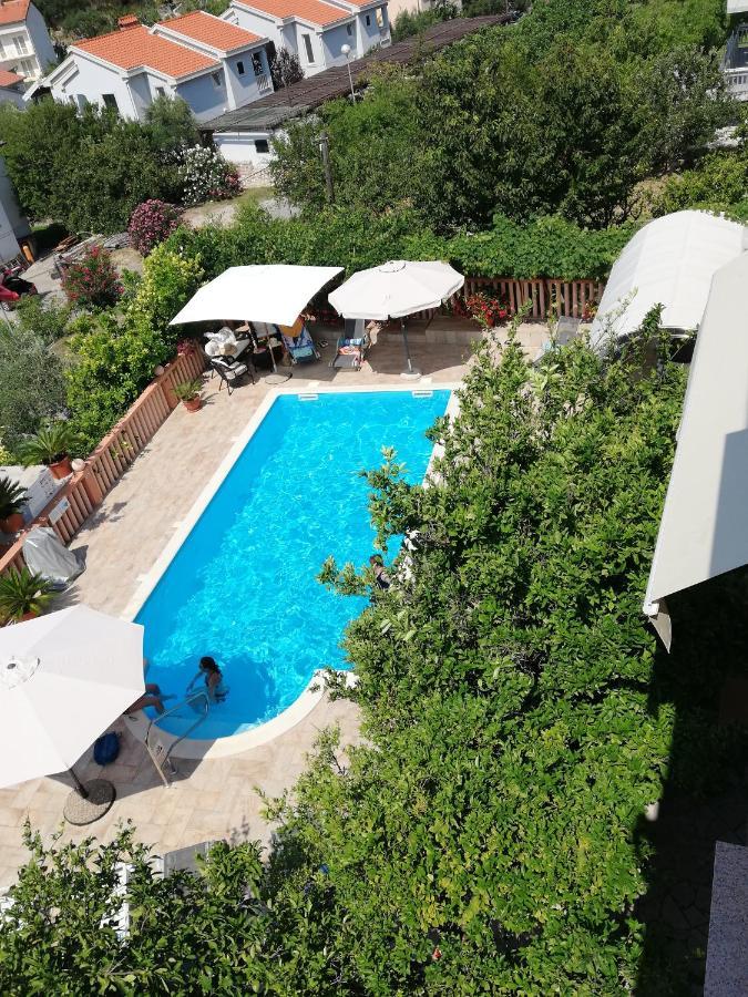 Apartments Bene Banjol Екстер'єр фото