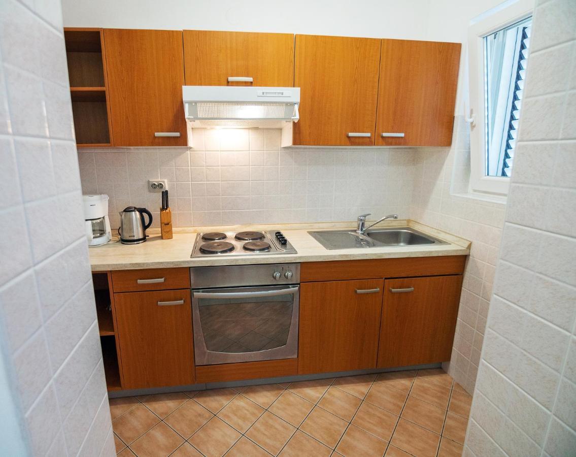 Apartments Bene Banjol Екстер'єр фото