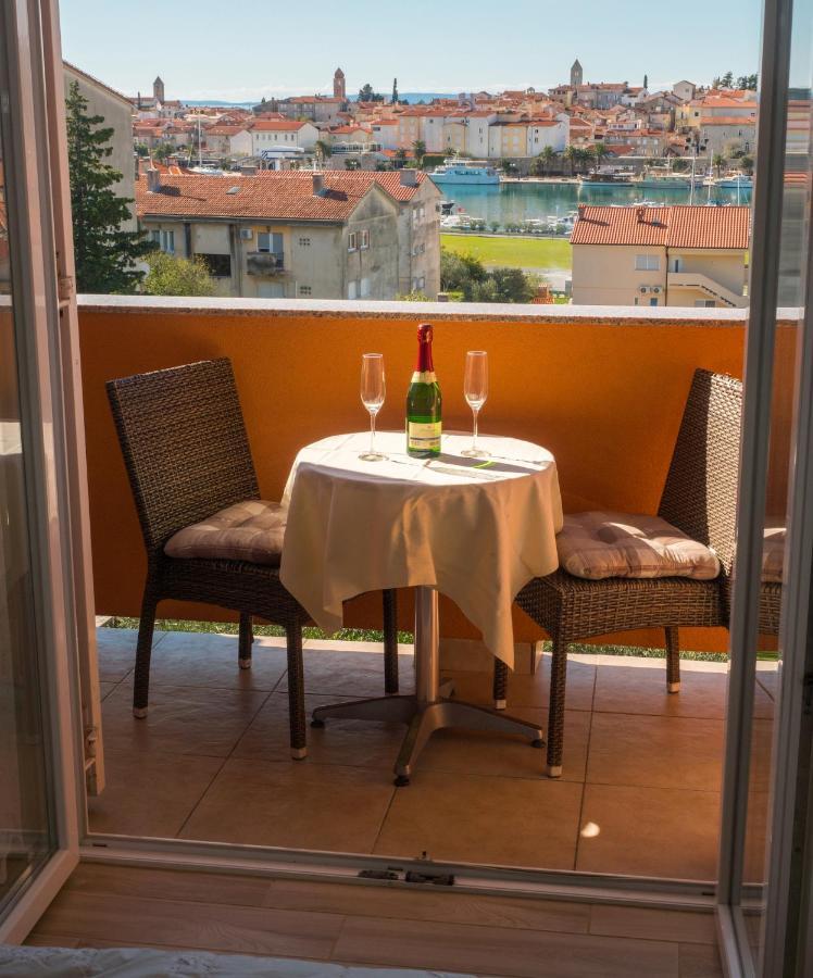 Apartments Bene Banjol Екстер'єр фото