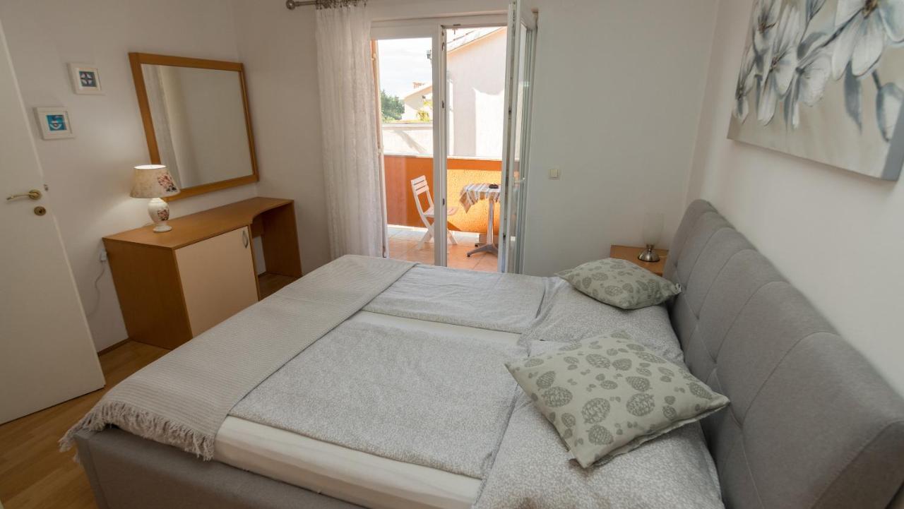 Apartments Bene Banjol Екстер'єр фото