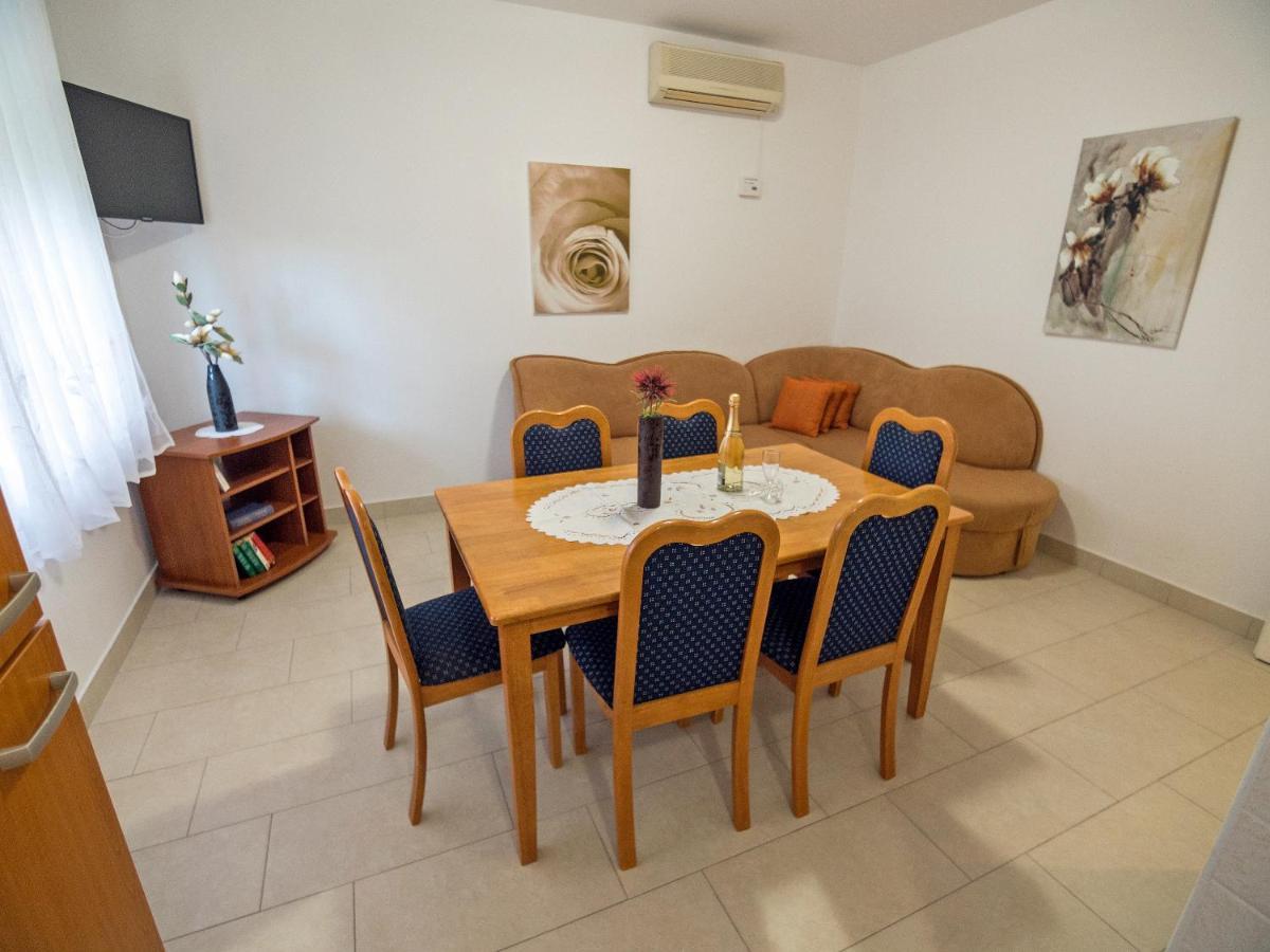 Apartments Bene Banjol Екстер'єр фото