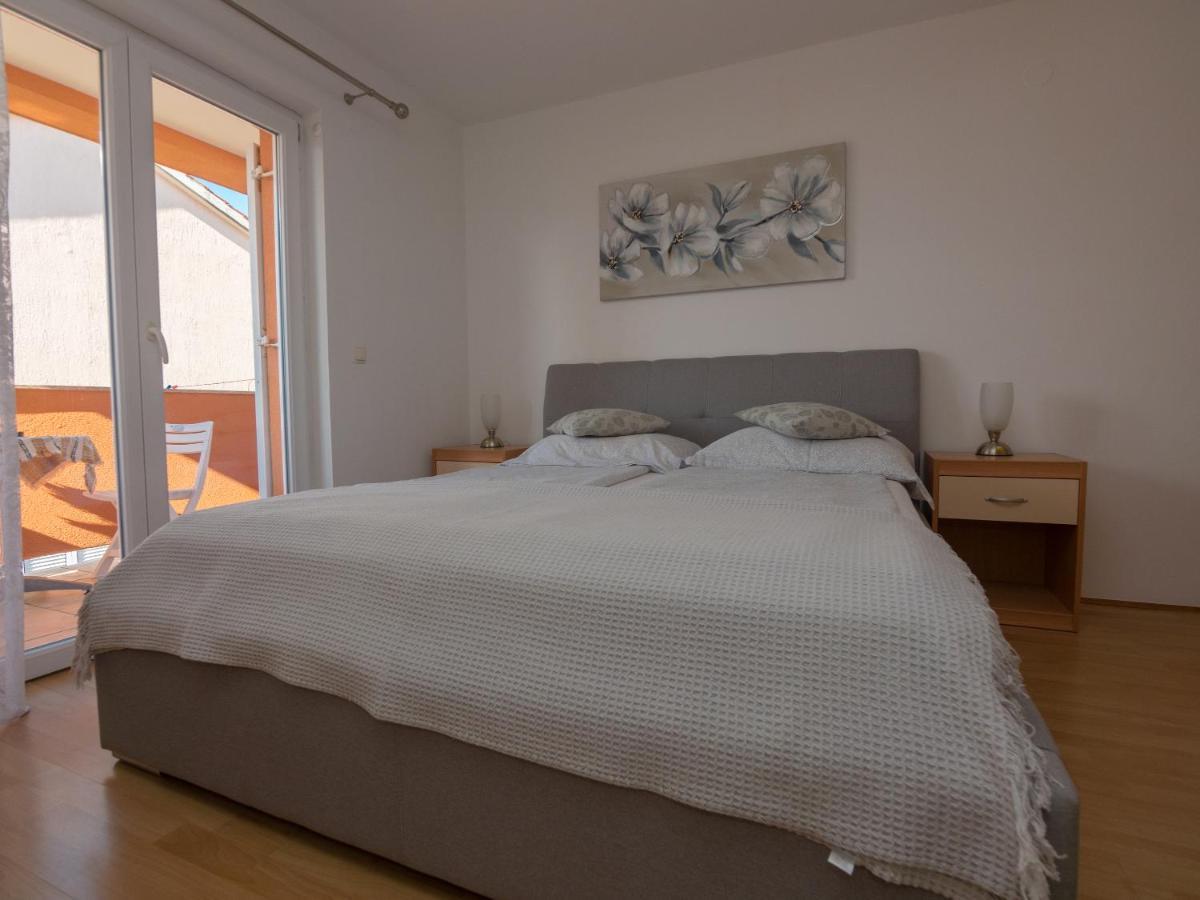 Apartments Bene Banjol Екстер'єр фото