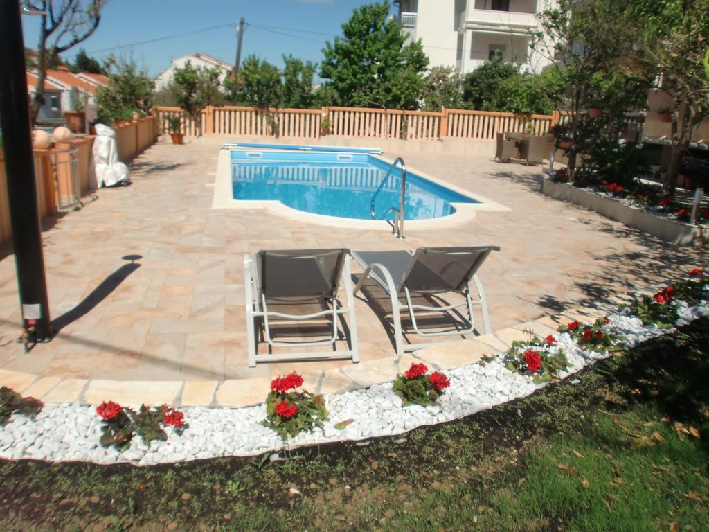 Apartments Bene Banjol Екстер'єр фото