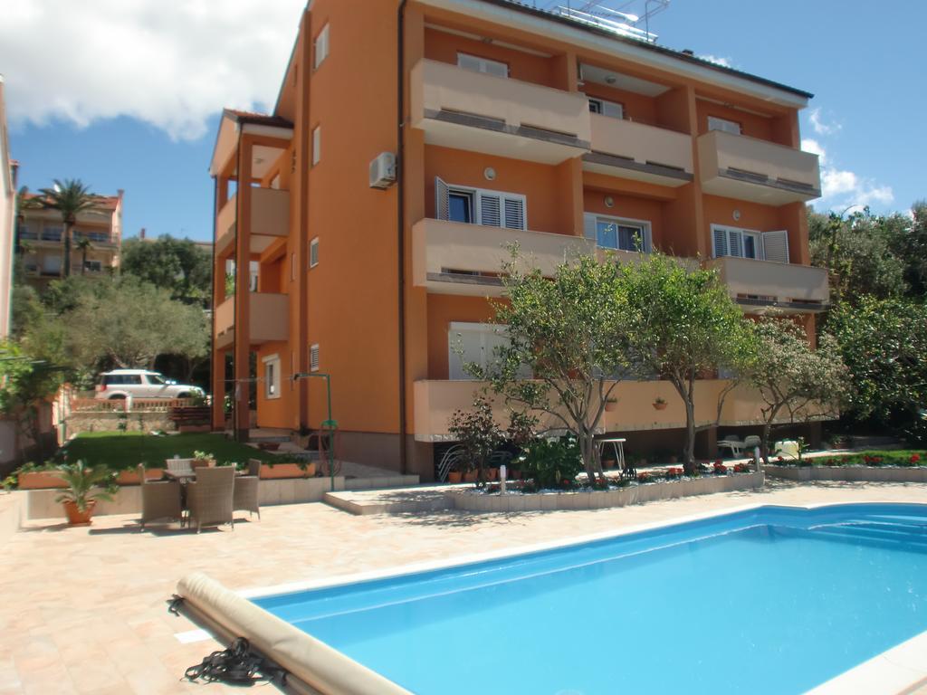 Apartments Bene Banjol Екстер'єр фото