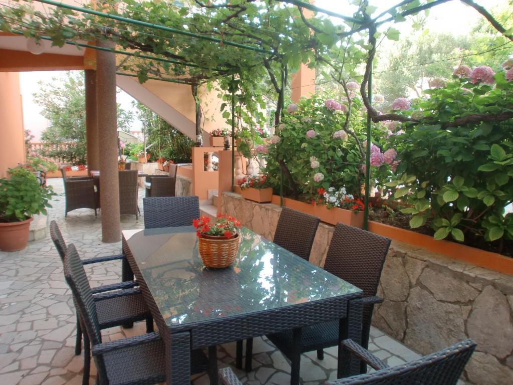 Apartments Bene Banjol Екстер'єр фото