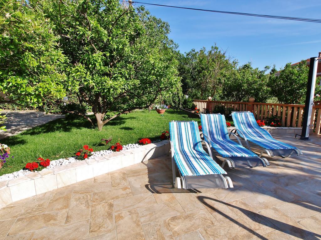 Apartments Bene Banjol Екстер'єр фото